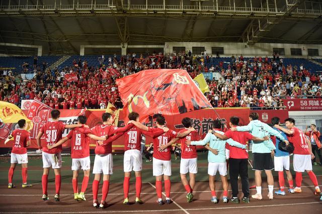 快船全队5人得分上双&终止五连败，战绩反超国王升至西部第13（快船五将得分上双止住五连败，反超国王升至西部第13）