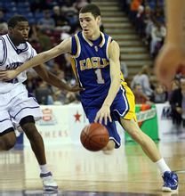 皇马官方：马斯坦托诺参加部分训练，阿拉巴在室内单独训练（皇马官方更新：马斯坦托诺参与部分合练，阿拉巴室内独训）