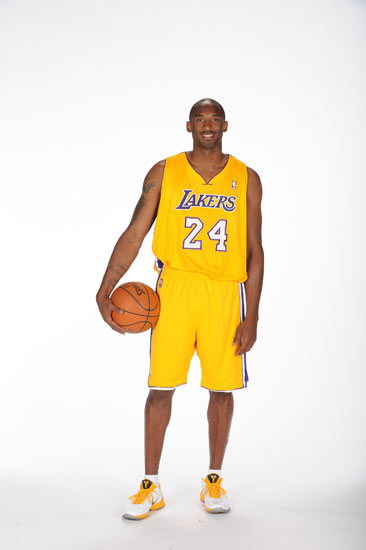 跟队：国米正在关注铃木彩艳、维卡里奥等多位门将（队记：国际米兰考察铃木彩艳、维卡里奥等多名门将）