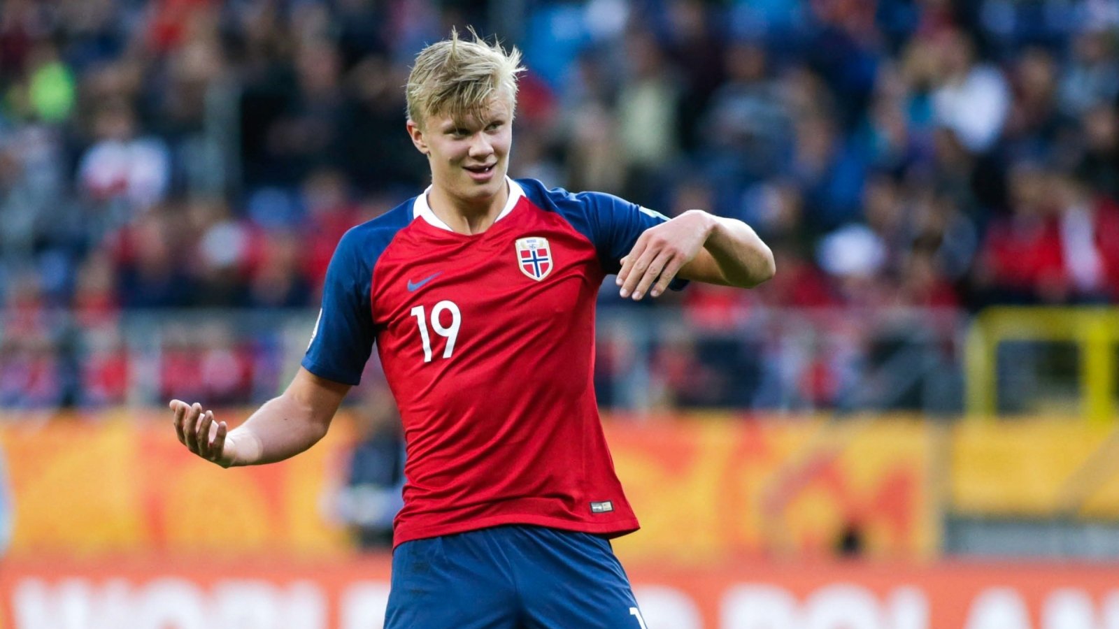 李璇：中足联颁奖礼毫无市场意识，像80年代厂矿表彰大会（李璇：中足联颁奖典礼缺乏市场化思维，宛如80年代厂矿表彰会）