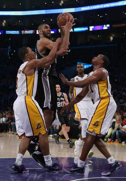 NBA：勇士主场险胜小牛（勇士主场惊险击败小牛）