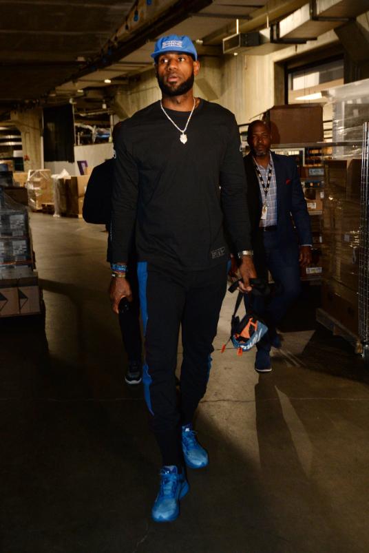 姆巴佩祝贺杜埃获得金童奖：当之无愧，祝早日康复重返赛场（姆巴佩恭喜杜埃荣膺金童奖：实至名归，盼早日康复重返赛场）