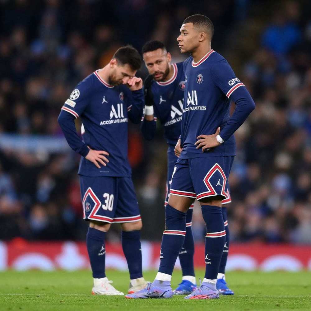 说了啥？卢克曼在被换下时与主教练尤里奇发生口角冲突（被换下不满，卢克曼与主帅尤里奇场边爆发口角）