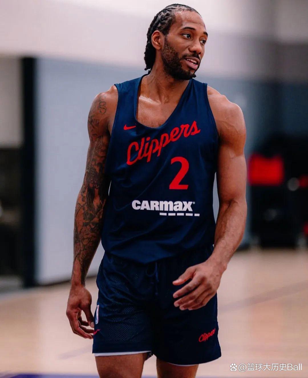 06年巅峰科比到底有多强？ 三节62分，单场81分！得分如庖丁解牛！（2006巅峰科比到底有多强？三节62分、单场81分，得分如砍瓜切菜）