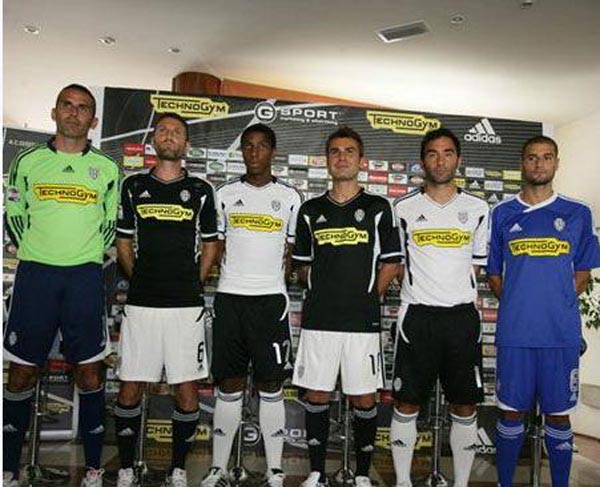 记者：今年是浙江队的过渡赛季，明年球队将重新组建（记者：浙江队本季处于过渡期，明年计划重组）