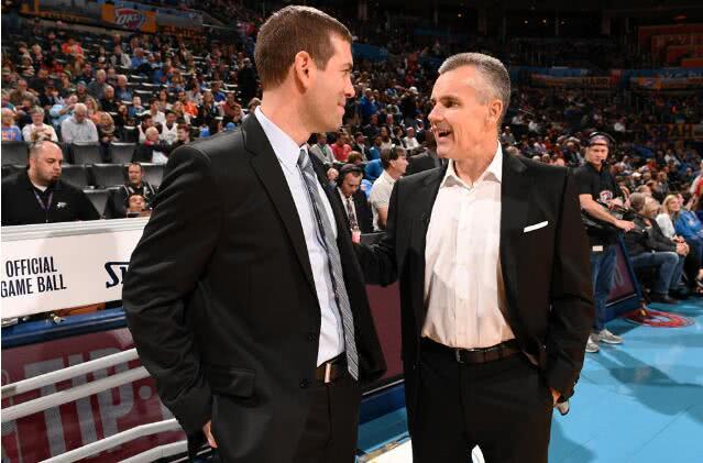 勒沃库森客场3-1狼堡，蒂尔曼传射，霍夫曼、塔普索巴建功（勒沃库森做客3比1力克狼堡，蒂尔曼传射，霍夫曼与塔普索巴破门）