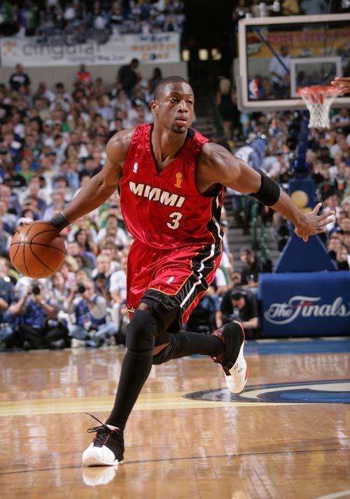 国脚谈留洋：竞争巨大但不会放弃（国脚谈留洋：竞争激烈，仍将坚持）