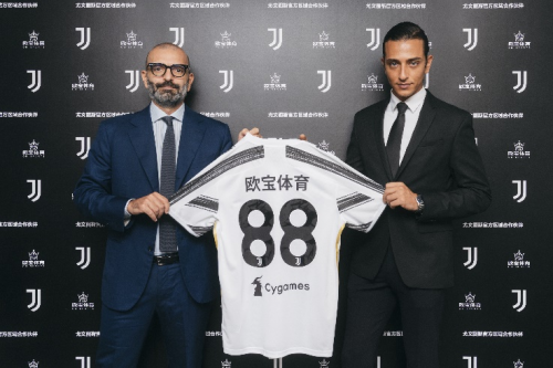 因在电视直播中庆祝国米绝杀，两名意天空实习生被解雇（直播为国米绝杀欢呼，意天空两名实习生遭解聘）