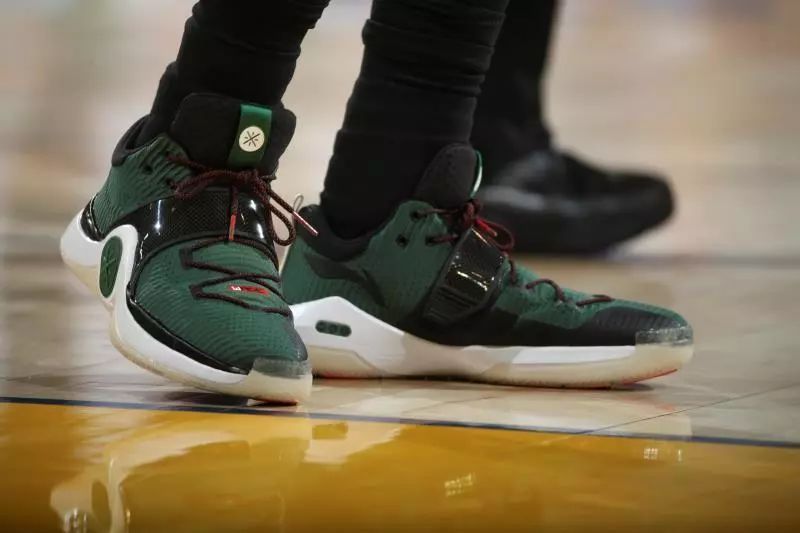 字母哥26+7+4波特空砍30分，米德尔顿手刃旧主，奇才16分逆转雄鹿（米德尔顿复仇旧主！奇才16分逆转雄鹿，字母哥26+7+4，波特空砍30分）