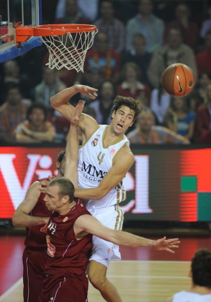 拜仁慕尼黑客场大胜勒沃库森（拜仁慕尼黑客场横扫勒沃库森）