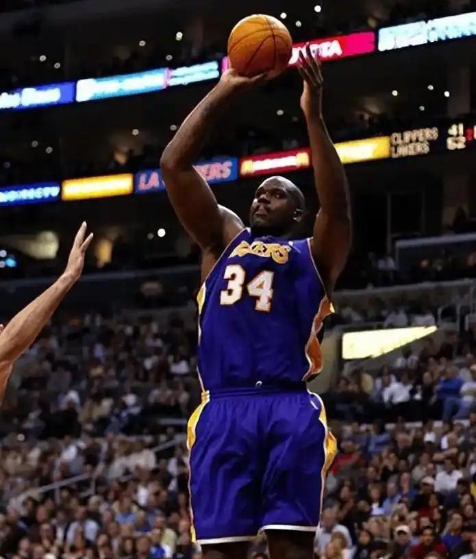 戈登：比赛尾声被勒沃库森扳平，真的让人很难接受（戈登：最后时刻被勒沃库森追平，实在难以接受）