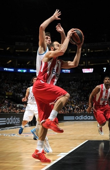 费林加撰文探讨斯莱格斯执教球队内部问题（费林加发文解析斯莱格斯执教期球队内部困境）